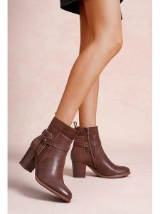 Foreverfolie Botki w kolorze brązowym rozmiar: 39. Brązowe botki Foreverfolie, bez wzorów, bez obcasa, bez zapięcia. Za 130,99 zł.