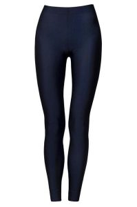 Legginsy sportowe damskie DEEP TRIP Basic. Czarne legginsy DEEP TRIP, bez wzorów, z elastanu. Za 149,00 zł.