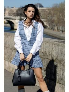 Maison héritage PARIS Skórzana torebka "Carla" w kolorze czarnym - 32,5 x 25 x 11 cm rozmiar: onesize. Czarne torebki klasyczne Maison héritage PARIS, bez wzorów, z materiału, przez ramię, bez dodatków. Za 369,99 zł.