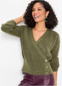 Sweter z dekoltem kopertowym. Zielone swetry klasyczne bonprix, bez kołnierzyka. Za 149,99 zł.