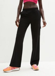 Spodnie sportowe z elastycznego materiału z bawełną. Czarne spodnie dresowe bonprix, bez wzorów, z bawełny. Za 109,99 zł.