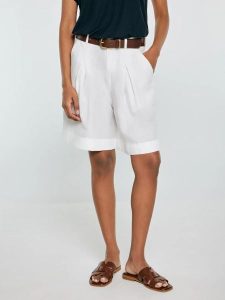 Szorty damskie z domieszką lnu kremowe Maryliana 100. Białe szorty Big Star, bez wzorów, z jeansu, eleganckie. Za 179,99 zł.