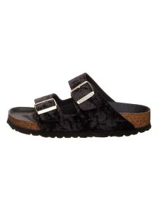 Birkenstock Klapki "Arizona" w kolorze czarnym rozmiar: 38. Czarne klapki Birkenstock, bez wzorów, z otwartym noskiem, bez obcasa. Za 418,69 zł.