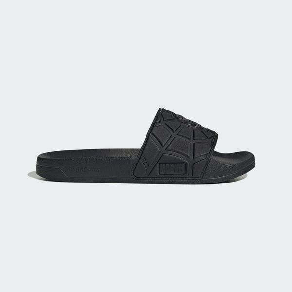 KLAPKI PRYSZNICOWE ADIDAS MARVEL SPIDER-MAN ADILETTE. Czarne klapki ADIDAS, bez wzorów, z materiału, bez obcasa. Za 179,00 zł.