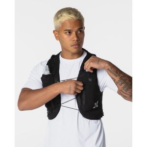 Kamizelka do biegania – wiele przegródek – regulowana. Czarne kamizelki HYSTRIDE, bez wzorów, bez kołnierzyka, bez ramiączek, bez kaptura. Za 195,00 zł.