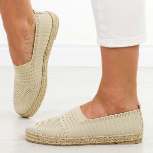 Beżowe espadryle damskie, półbuty Vinceza 13624. Brązowe espadryle VINCEZA, bez wzorów, z jeansu, bez obcasa, na płaskiej podeszwie. Za 89,00 zł.