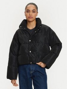 Converse Kurtka puchowa Super Puffer 10026797-A01 Czarny Relaxed Fit. Czarne kurtki Converse, l, bez wzorów, z puchu, bez kaptura. Za 589,99 zł.