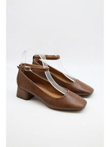 Bellucci Czółenka w kolorze brązowym rozmiar: 38. Brązowe czółenka Bellucci, bez wzorów, bez obcasa, bez zapięcia. Za 100,99 zł.