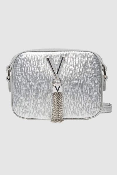 VALENTINO Srebrna torebka Divina Camera Bag. Szare torebki klasyczne Valentino by Mario Valentino, bez wzorów, małe, bez dodatków. W wyprzedaży za 160,99 zł.