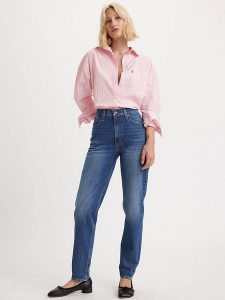 Levi's Dżinsy "80s" - Mom fit - w kolorze niebieskim rozmiar: W28/L28. Niebieskie jeansy Levi's®, z aplikacjami, z podwyższonym stanem. Za 243,64 zł.