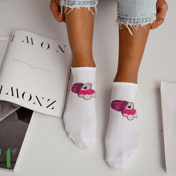 Białe stopki damskie różowy miś z czapką 1221. Białe czapki Milena, bez wzorów, z bawełny. Za 14,90 zł.