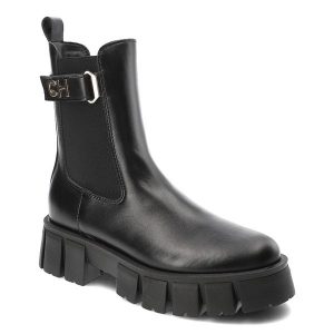 Czarne Botki Chebello Stylowe Obuwie Damskie. Czarne botki CheBello, bez wzorów, z jeansu, bez obcasa, bez zapięcia. Za 469,00 zł.