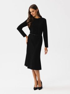 Stylove Sukienka w kolorze czarnym rozmiar: S. Czarne sukienki Stylove, na co dzień, s, bez wzorów, ze skóry, bez kołnierzyka, bez ramiączek, midi, proste. Za 215,21 zł.