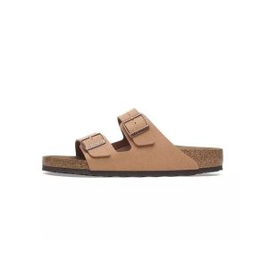 Klapki damskie Birkenstock Arizona BS. Brązowe klapki Birkenstock, bez wzorów, z gumy, bez obcasa. Za 383,10 zł.