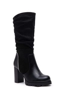 Foreverfolie Kozaki w kolorze czarnym rozmiar: 38. Czarne kozaki Foreverfolie, na zimę, bez wzorów, bez obcasa, bez zapięcia. Za 131,74 zł.