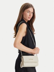 Guess Torebka J6RZ15 WGT10 Écru. Białe torebki wieczorowe Guess, z aplikacjami, ze skóry, bez dodatków. Za 260,99 zł.