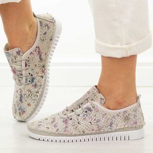 Beżowe skórzane półbuty damskie Cambell 13304. Brązowe półbuty Cambell, na jesień, w ażurowe wzory, z jeansu, bez obcasa, na płaskiej podeszwie, bez zapięcia. Za 249,00 zł.