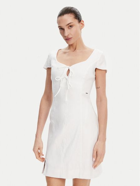 Guess Sukienka letnia W5GK41 WH5L2 Biały Regular Fit. Białe kombinezony Guess, na lato, l, z aplikacjami, z lyocellu, bez kołnierzyka, bez ramiączek. Za 359,99 zł.