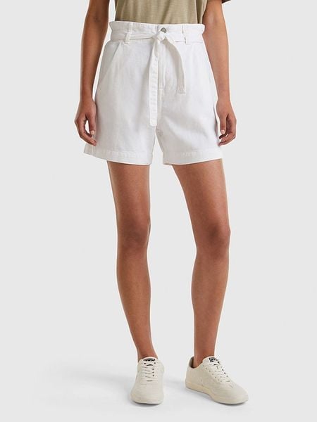 Benetton Szorty dżinsowe w kolorze białym rozmiar: 30. Białe szorty Benetton, bez wzorów, z bawełny, z podwyższonym stanem. Za 56,66 zł.