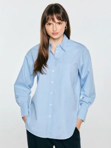 Koszula damska oversize niebieska lamesa 401. Niebieskie koszule Big Star, l, bez wzorów, z bawełny, z asymetrycznym kołnierzem, bez ramiączek. Za 229,99 zł.