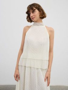 BGN Bluzka w kolorze kremowym rozmiar: 40. Brązowe bluzki BGN, bez wzorów, bez kołnierzyka, bez ramiączek. Za 126,45 zł.