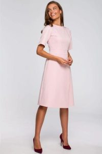 Sukienka elegancka trapezowa różowa wizytowa. Czerwone sukienki Stylove, do pracy, xl, bez wzorów, biznesowe, bez kołnierzyka, bez ramiączek, trapezowe. Za 319,00 zł.