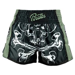 Szorty do boksu tajskiego Pride or Die Pirate V2. Czarne szorty PRIDE OR DIE, bez wzorów, sportowe. W wyprzedaży za 184,50 zł.