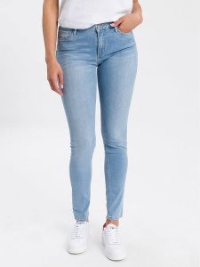 Cross Jeans Dżinsy - Skinny fit - w kolorze błękitnym rozmiar: W30/L34. Niebieskie jeansy Cross Jeans, z aplikacjami, z jeansu. Za 114,17 zł.