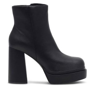 Botki Jenny Fairy. Czarne botki Jenny Fairy, bez wzorów, bez obcasa, na słupku, bez zapięcia. Za 219,99 zł.