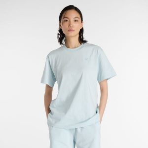 Koszulka damska New Balance WT41501FRL – niebieska. Niebieskie bluzki New Balance, s, bez wzorów, z materiału, eleganckie, bez kołnierzyka, bez ramiączek. Za 169,99 zł.