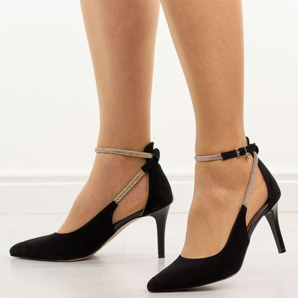 Czarne zamszowe skórzane Polskie szpilki damskie Prestige 2247. Czarne szpilki Prestige, bez wzorów, ze skóry, bez obcasa. Za 439,00 zł.