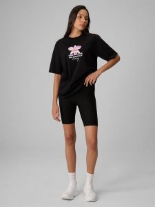4F Legginsy kolarki z prążkowanej dzianiny damskie - czarne S. Czarne legginsy 4f, bez wzorów, z dzianiny, z podwyższonym stanem. Za 79,99 zł.