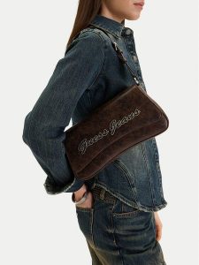 Guess Jeans Torebka CWBEO-GUESS-B-013-09 Brązowy. Brązowe torebki klasyczne Guess Jeans, z aplikacjami, z jeansu, bez dodatków. Za 229,99 zł.