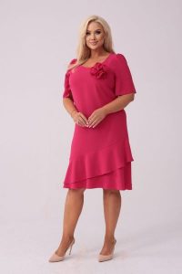Elegancka amarantowa sukienka Evelyn na wesele PLUS SIZE XXL. Czerwone sukienki Moda Size Plus Iwanek, na imprezę, plus size, z aplikacjami, z elastanu, eleganckie, bez kołnierzyka, plus size, bez ramiączek, midi. Za 289,90 zł.