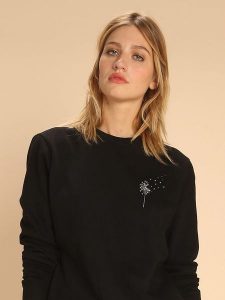 WOOOP Bluza "Pissenlit" w kolorze czarnym rozmiar: L. Czarne bluzy Wooop, l, bez wzorów, bez kaptura. Za 109,78 zł.