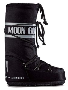 Moon Boot Botki zimowe ''Nylon'' w kolorze czarnym rozmiar: 42-44. Czarne botki Moon Boot, na zimę, bez wzorów, z materiału, bez obcasa, bez zapięcia. Za 325,03 zł.