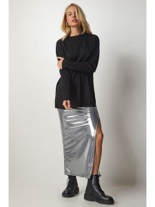 Happiness Istanbul Sweter w kolorze czarnym rozmiar: onesize. Czarne swetry oversize Happiness Istanbul, bez wzorów, bez ramiączek. Za 130,99 zł.