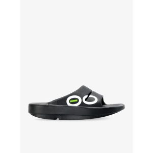 Klapki regeneracyjne Oofos Ooahh Sport Slide Sandal. Niebieskie klapki oofos, bez wzorów, bez obcasa. Za 198,99 zł.