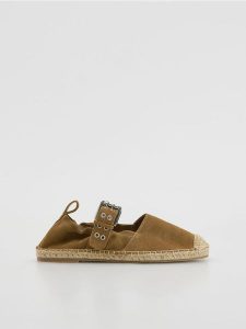 Skórzane espadryle - beżowy. Brązowe espadryle Reserved, bez wzorów, ze skóry, bez obcasa. W wyprzedaży za 99,99 zł.