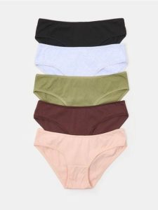 Bawełniane majtki figi 5 pack - wielobarwny. Figi Sinsay, bez wzorów, z bawełny. Za 22,99 zł.