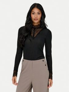 ONLY Bluzka Tilde 15344695 Czarny Regular Fit. Czarne bluzki ONLY, xs, bez wzorów, z syntetyku, bez kołnierzyka, bez ramiączek. Za 139,99 zł.
