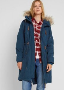 Parka zimowa z kapturem ze sztucznym futerkiem. Niebieskie kurtki bonprix, na zimę, bez wzorów, z kapturem. Za 359,99 zł.