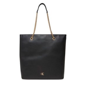 Torebka Calvin Klein. Czarne torebki klasyczne Calvin Klein, bez wzorów, bez dodatków. Za 389,99 zł.
