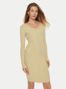 Guess Sukienka dzianinowa Isabella W4BK07 Z3HP2 Beżowy Slim Fit. Brązowe kombinezony Guess, l, z aplikacjami, z dzianiny, bez kołnierzyka, bez ramiączek. Za 299,99 zł.