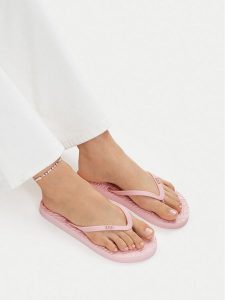 Roxy Japonki CEOWB-SS25-3C021 Różowy. Czerwone klapki Roxy, bez wzorów, z syntetyku, bez obcasa. Za 69,99 zł.