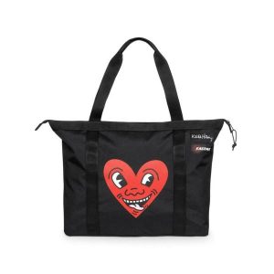 Torba podróżna Eastpak x Keith Haring Travel. Czarne torby podróżne i sportowe Eastpak, bez wzorów. Za 295,50 zł.