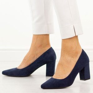 Granatowe czółenka damskie na słupku Sergio Leone Pb414. Niebieskie czółenka Sergio Leone, bez wzorów, z jeansu, bez obcasa, na obcasie, bez zapięcia. Za 169,00 zł.