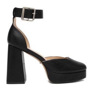 Czółenka DeeZee. Czarne czółenka DeeZee, bez wzorów, bez obcasa, bez zapięcia. Za 159,99 zł.