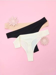 Majtki stringi 3 pack - wielobarwny. Stringi Sinsay, bez wzorów, z materiału. Za 25,99 zł.