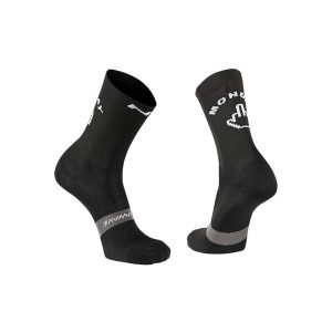 Skarpety rowerowe NORTHWAVE SUNDAY MONDAY SOCK czarne. Czarne skarpetki Northwave, bez wzorów. Za 30,00 zł.